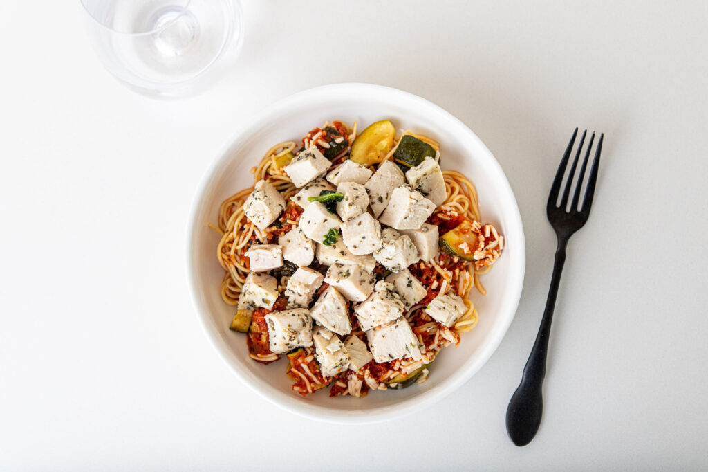 fresh, healthy, fully prepared meals, chicken and linguini in tomato sauce