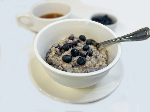 fresh, healthy, fully prepared meals, oatmeal with blueberries